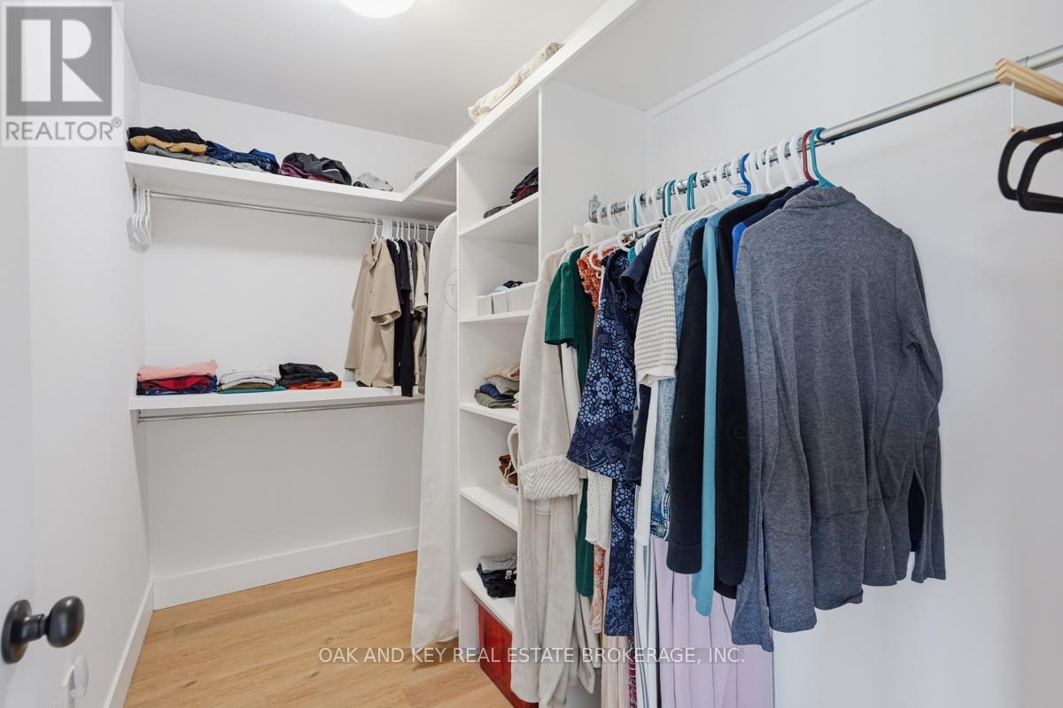 32 HELEN COURT - 29