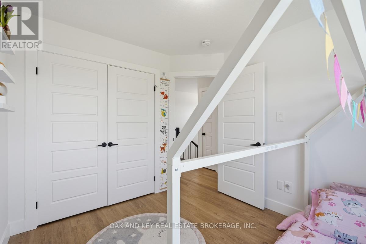 32 HELEN COURT - 33