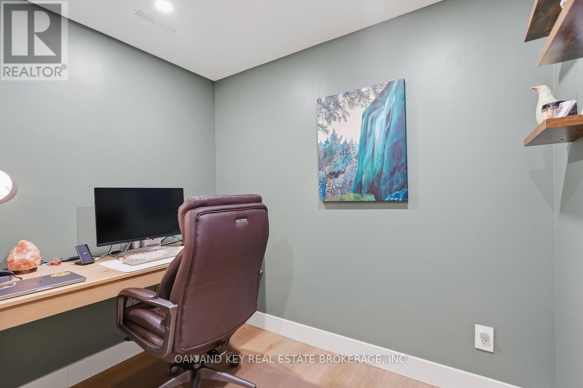 32 HELEN COURT - 40