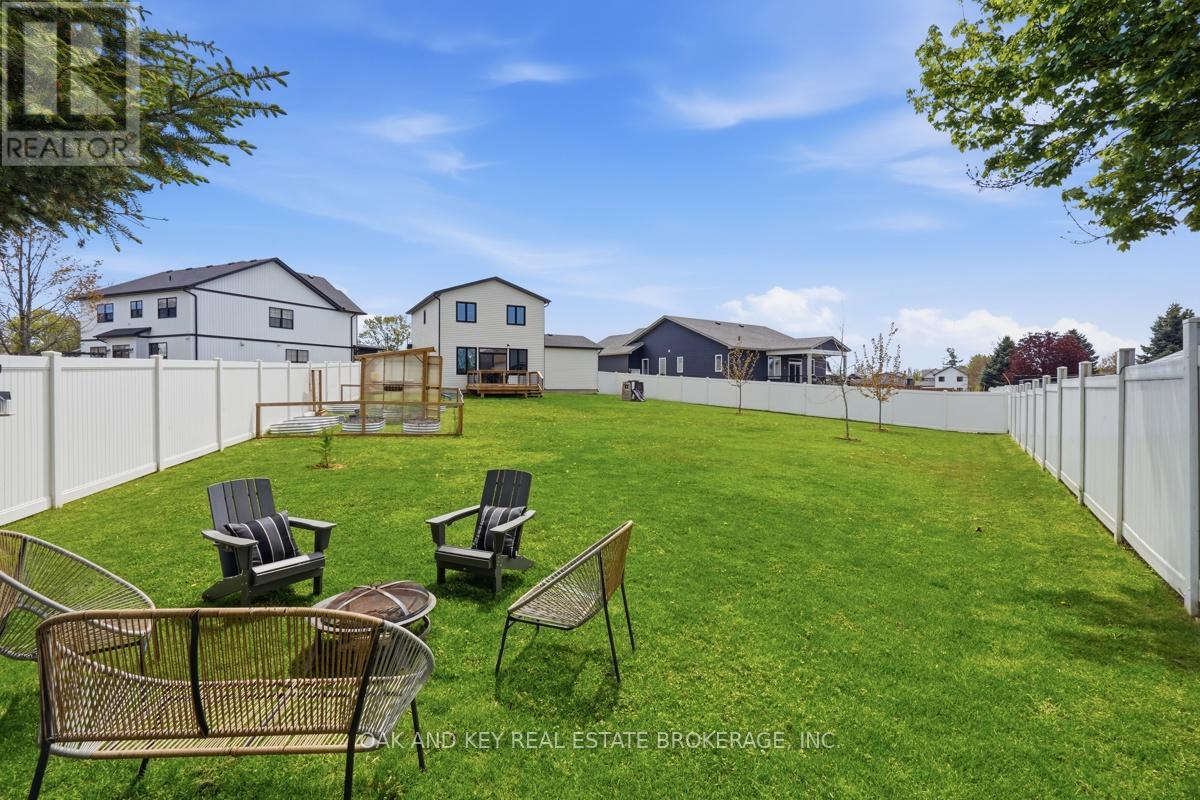 32 HELEN COURT - 45