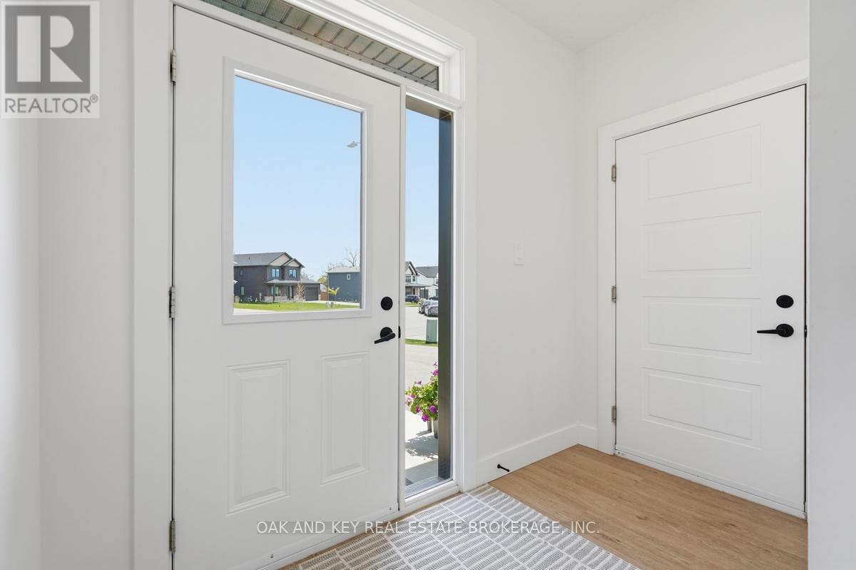 32 HELEN COURT - 6