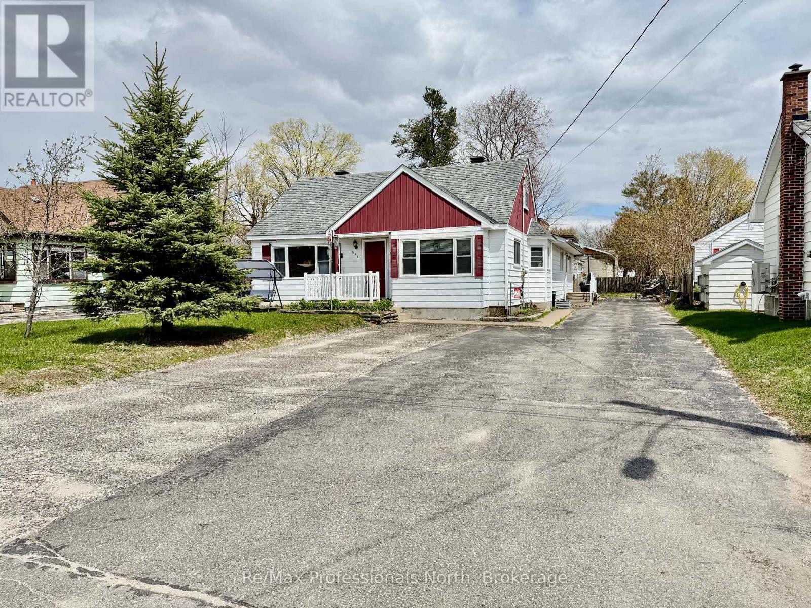 550 MARY STREET N - 1