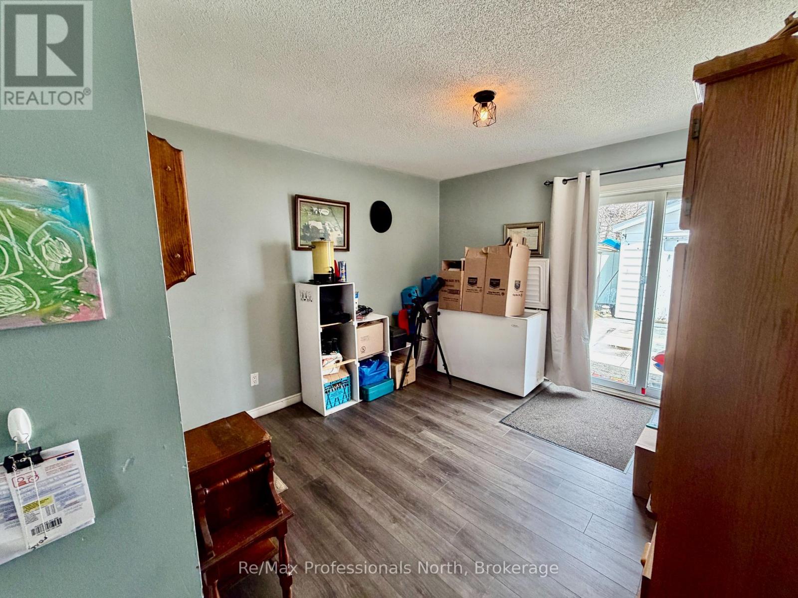 550 MARY STREET N - 10