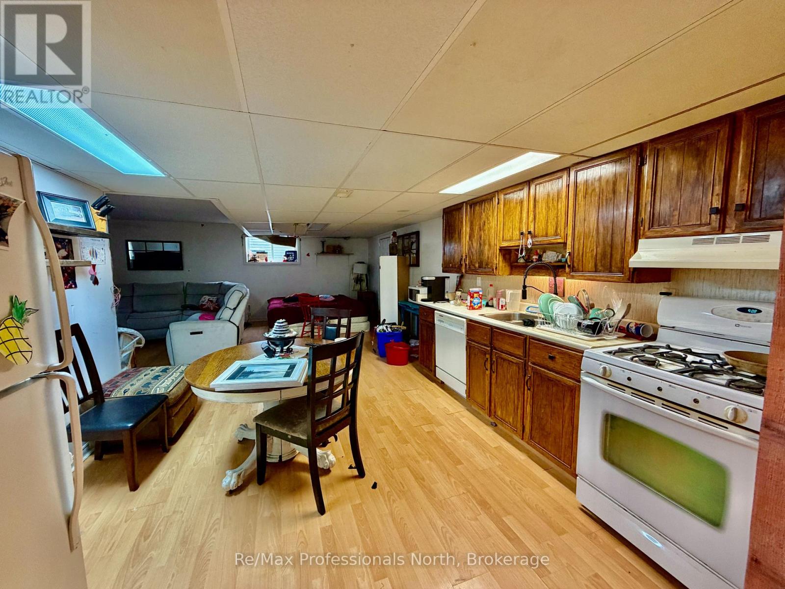 550 MARY STREET N - 24