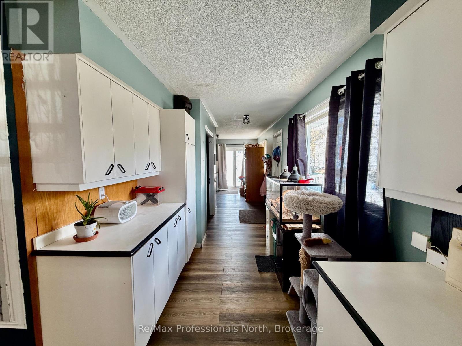 550 MARY STREET N - Image 3