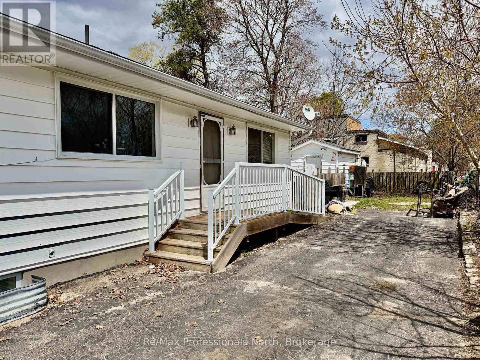 550 MARY STREET N - 42