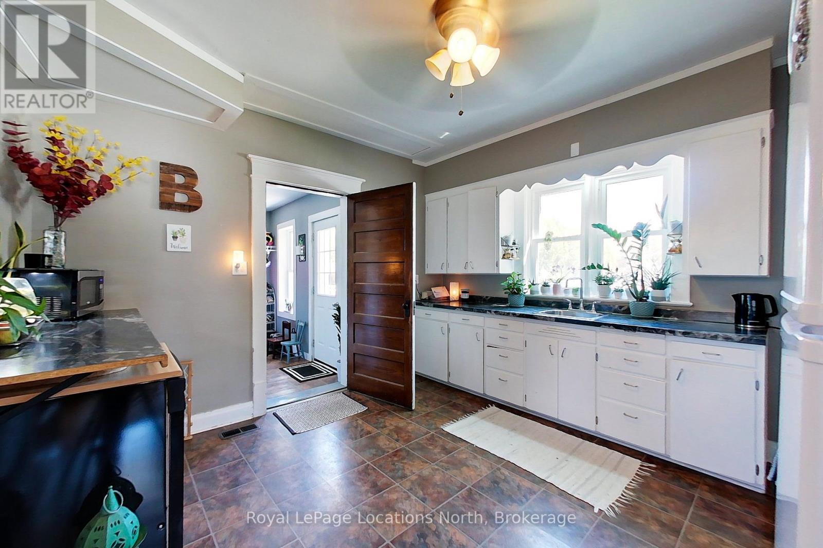 131 SYKES STREET S - 18