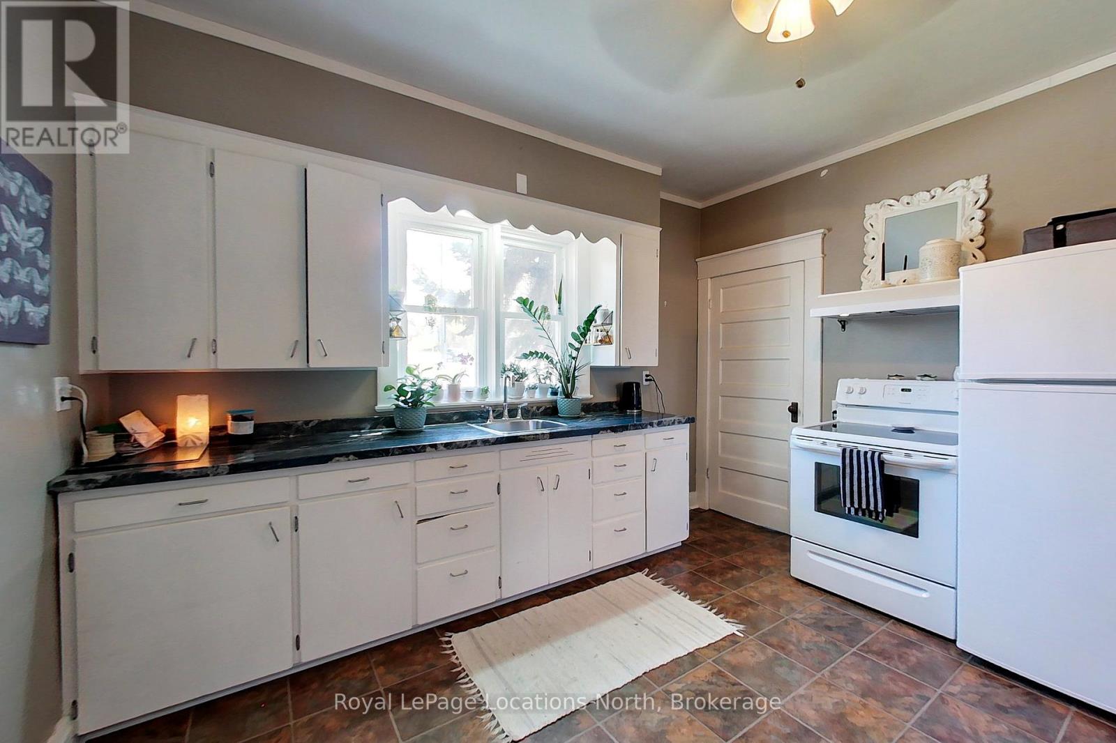 131 SYKES STREET S - 19