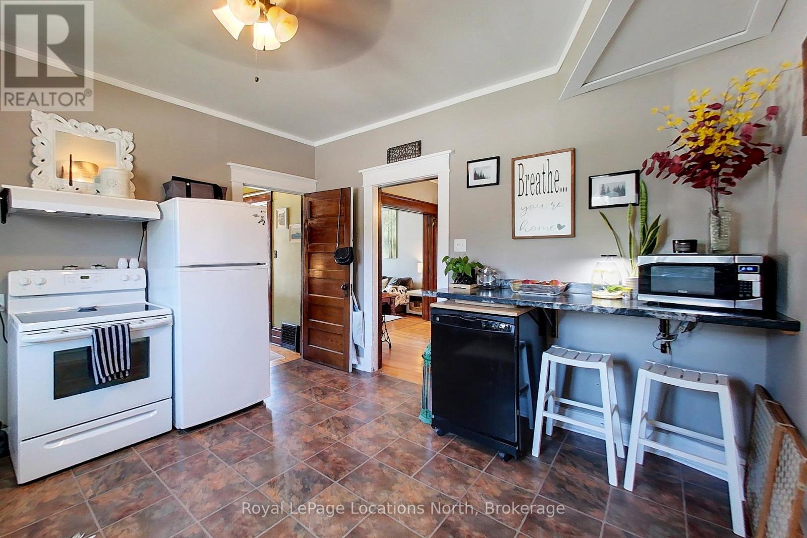 131 SYKES STREET S - 20