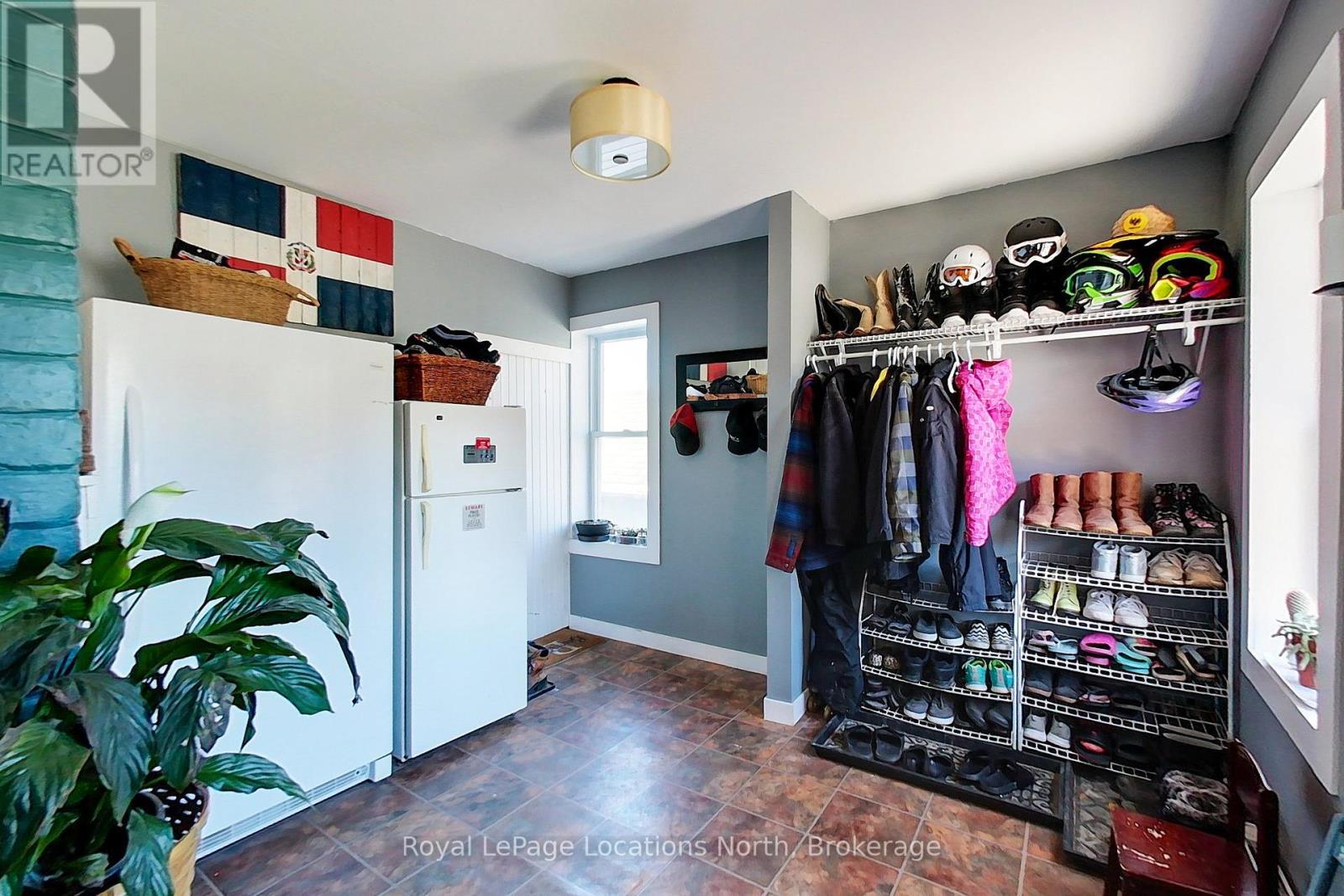 131 SYKES STREET S - 23