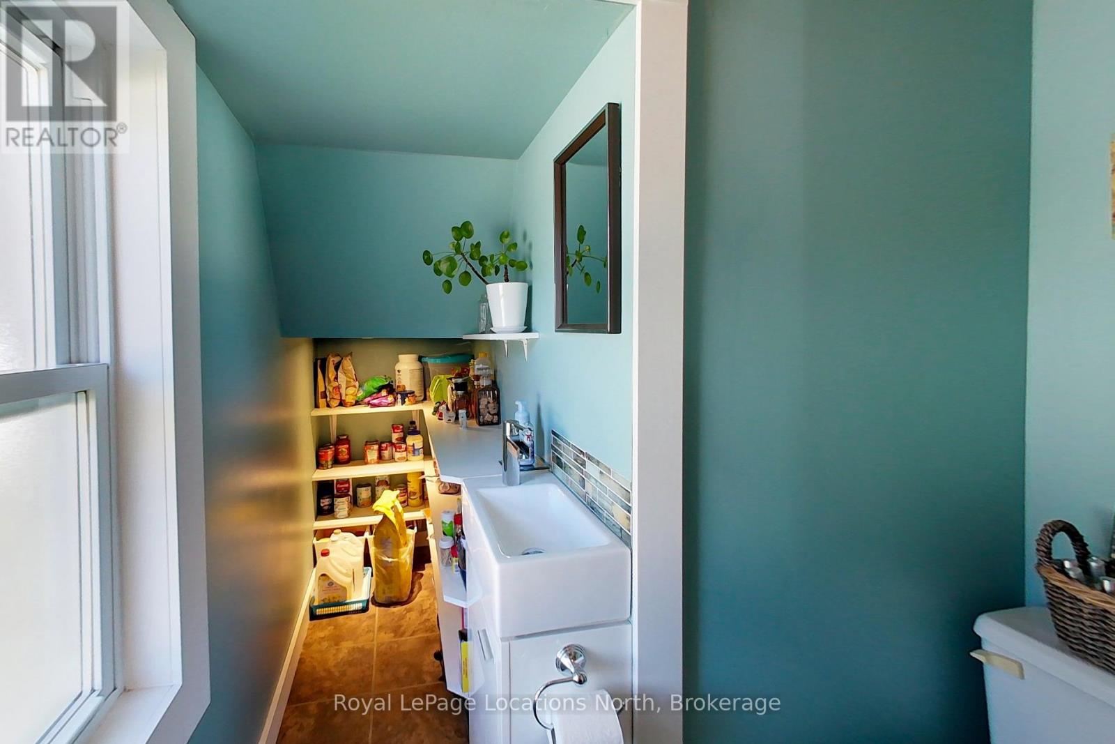 131 SYKES STREET S - 45