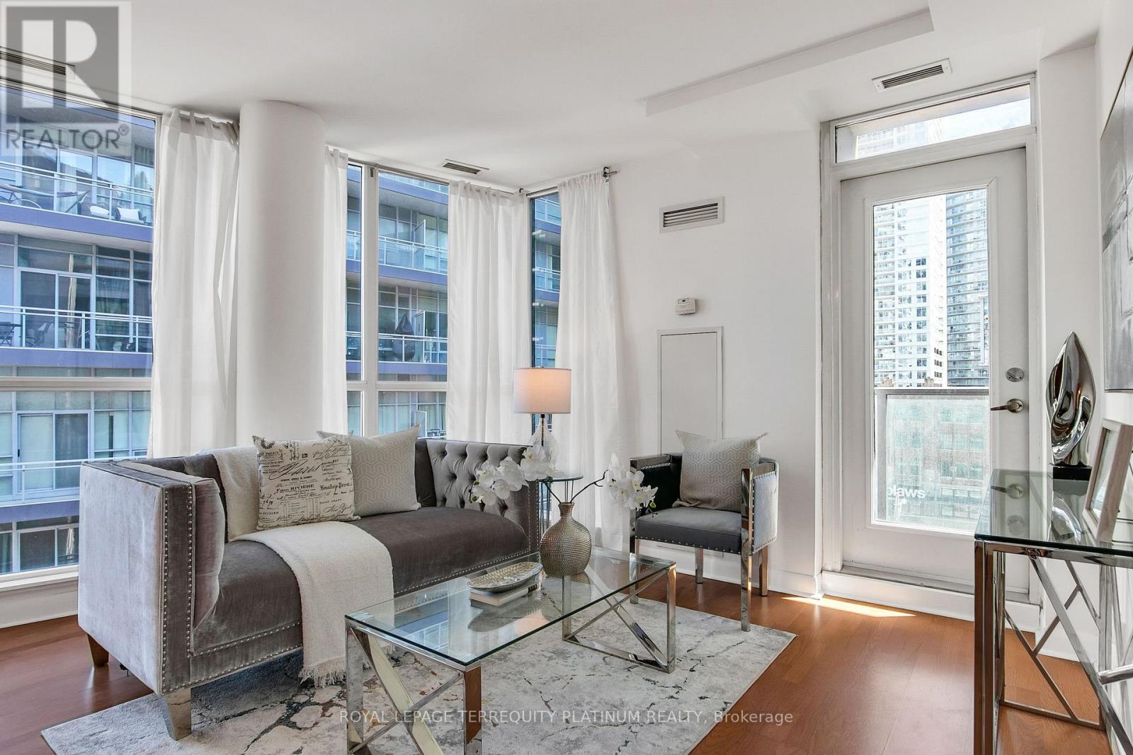 #727 600 FLEET STREET - 1