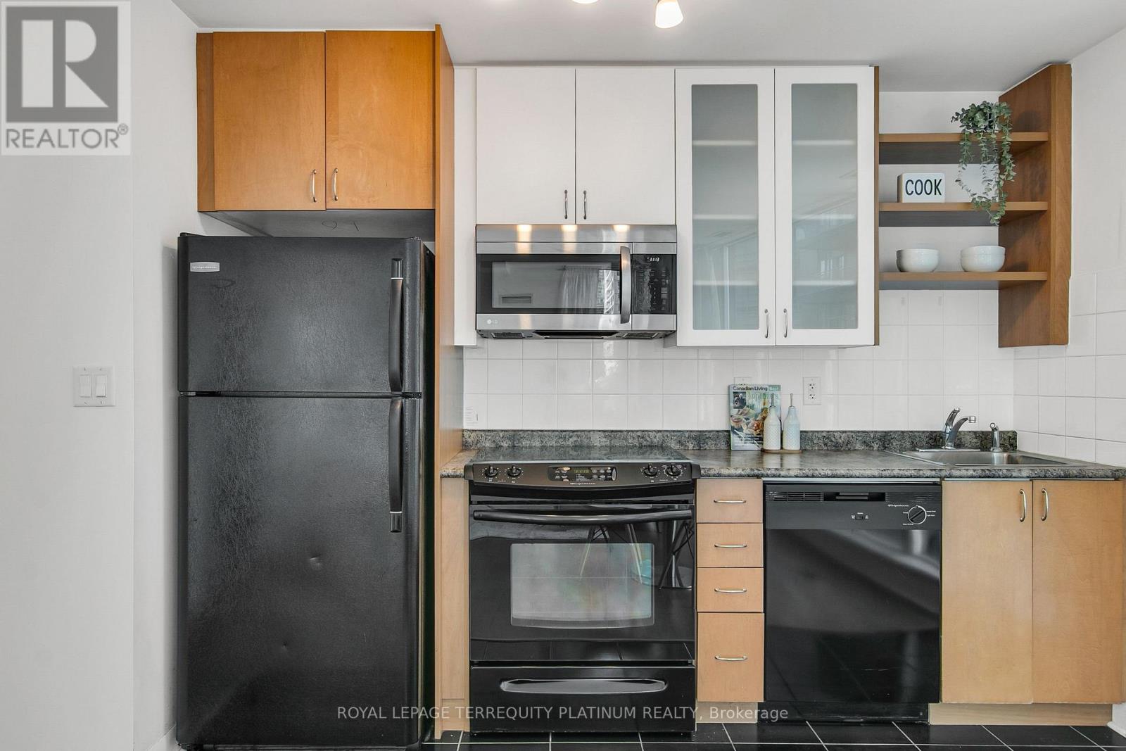 #727 600 FLEET STREET - 10