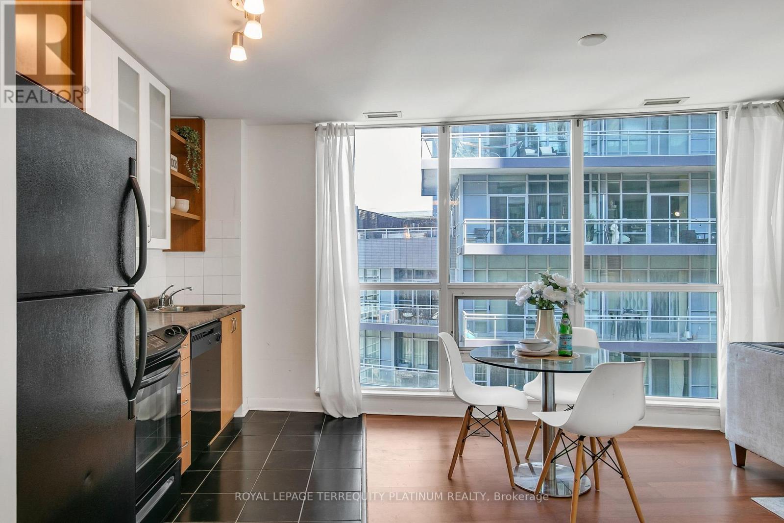 #727 600 FLEET STREET - 12
