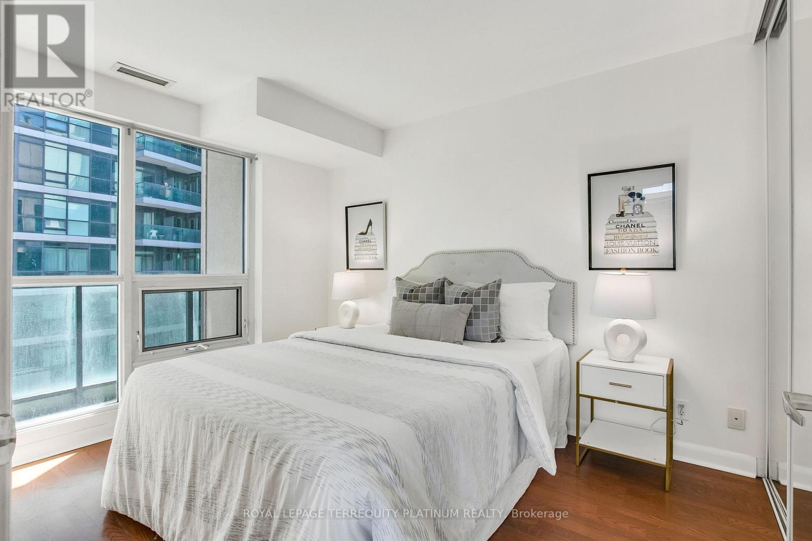 #727 600 FLEET STREET - 13