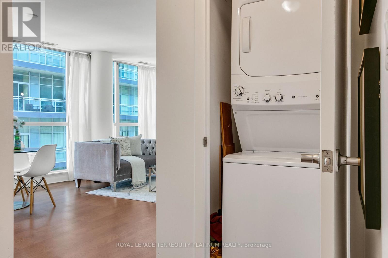 #727 600 FLEET STREET - 19