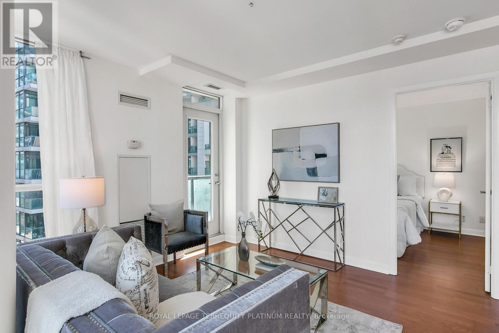 #727 600 FLEET STREET - 3