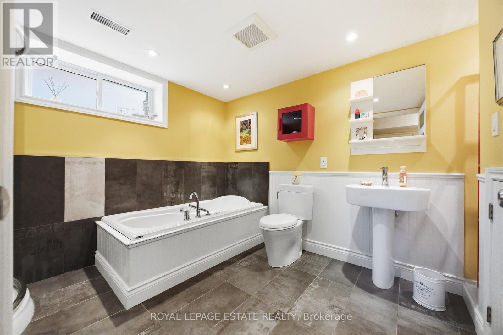 66 HAREWOOD AVENUE - 21