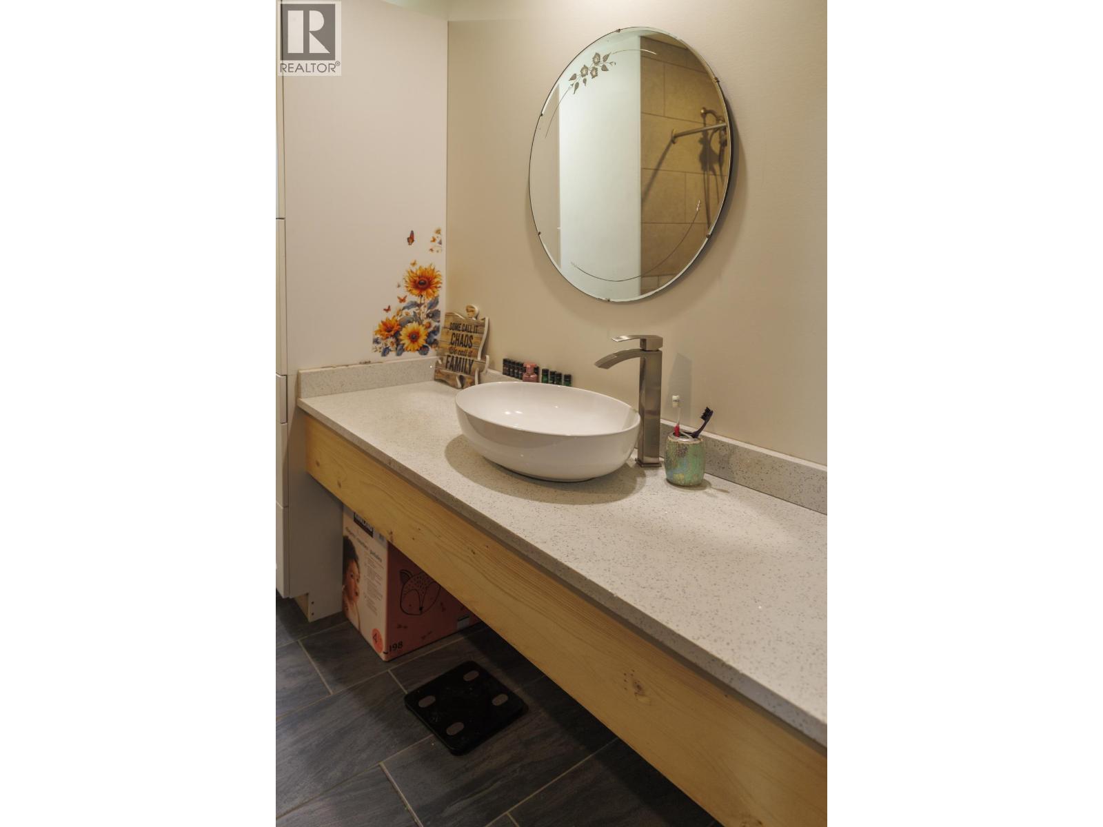 1090 DYKE ROAD - 11