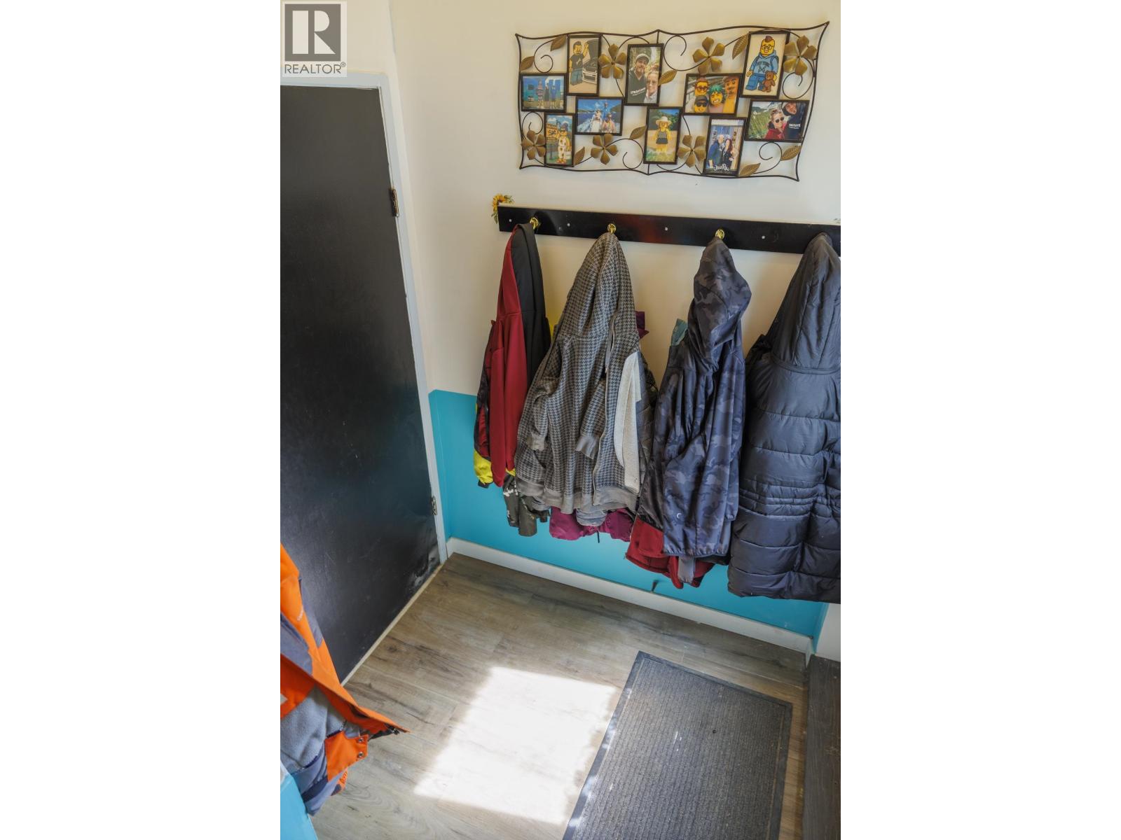 1090 DYKE ROAD - 20