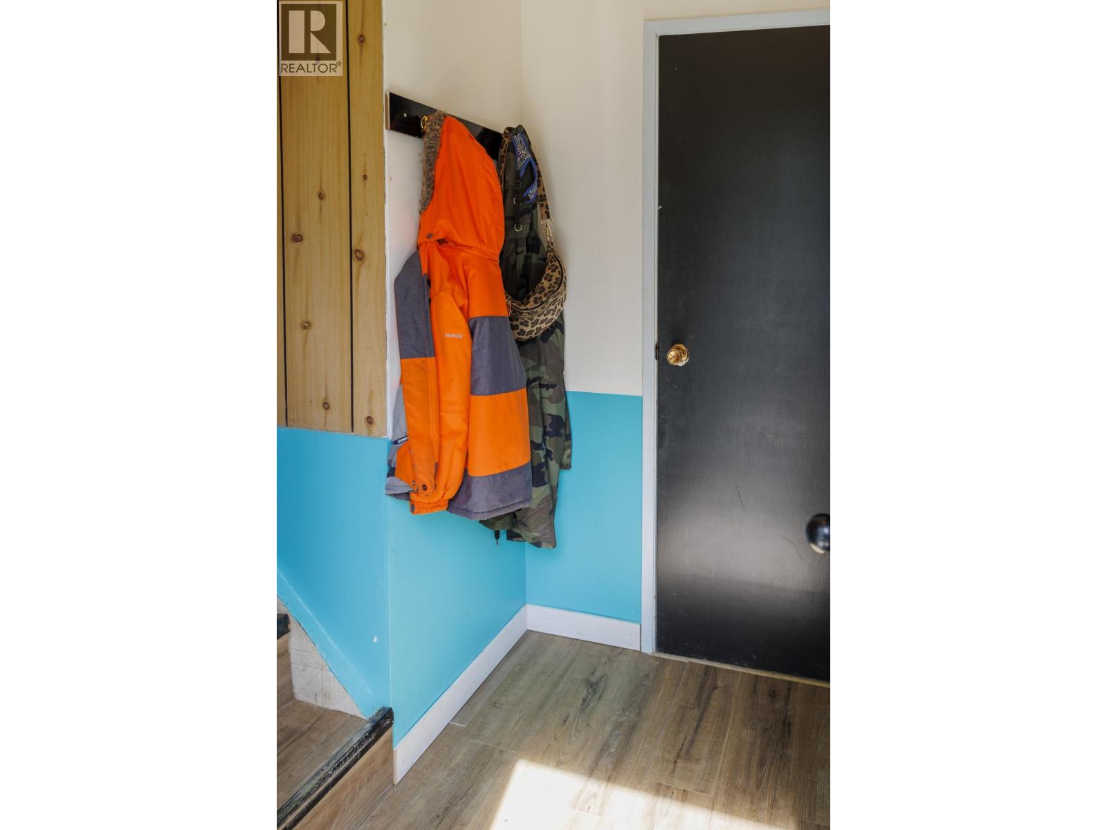 1090 DYKE ROAD - 21