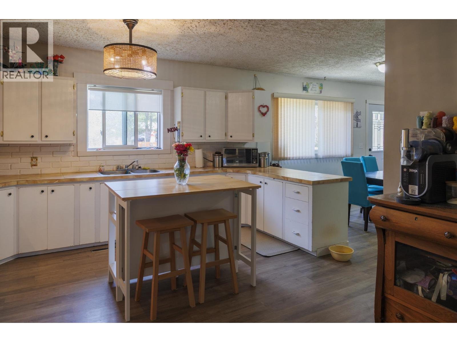 1090 DYKE ROAD - 4