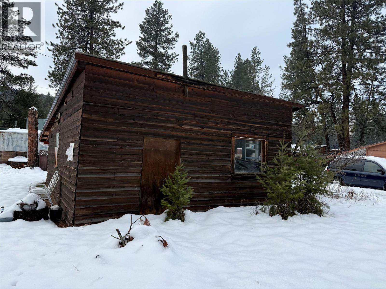 5861 33 Highway - 6