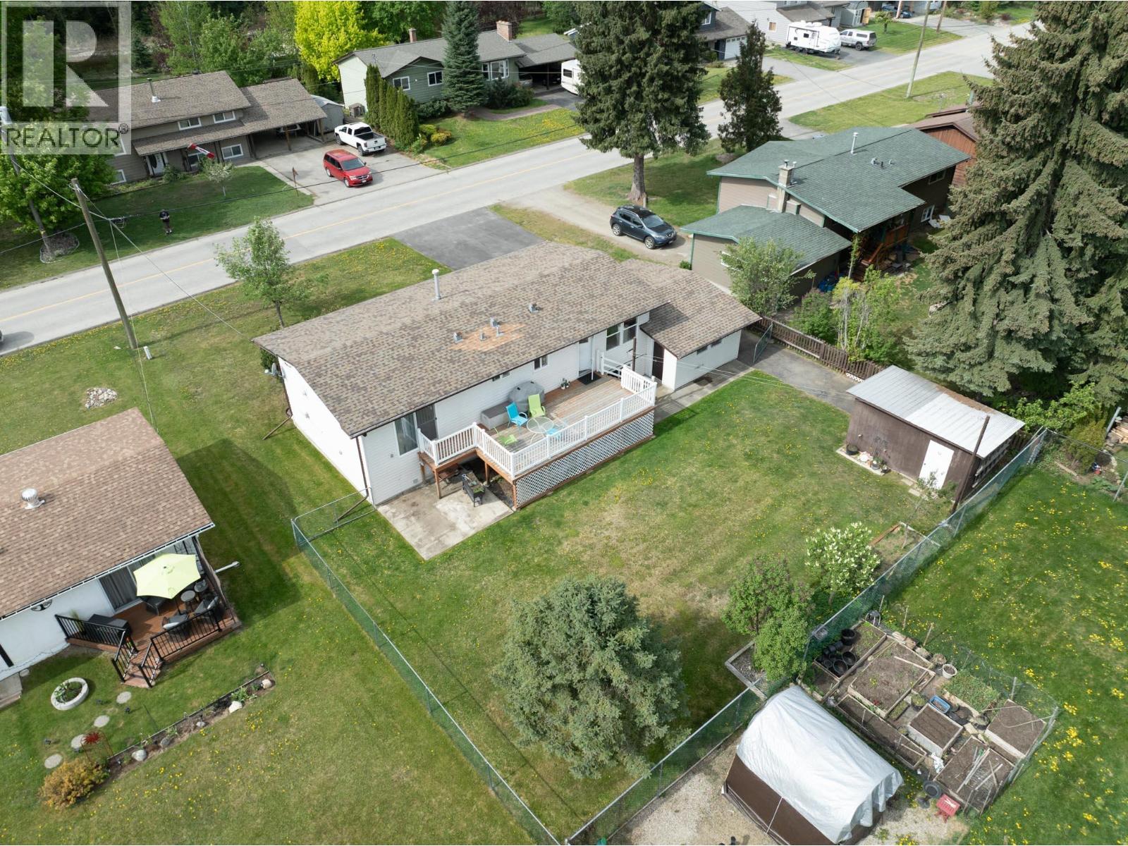 1002 Ninth Street, Salmo