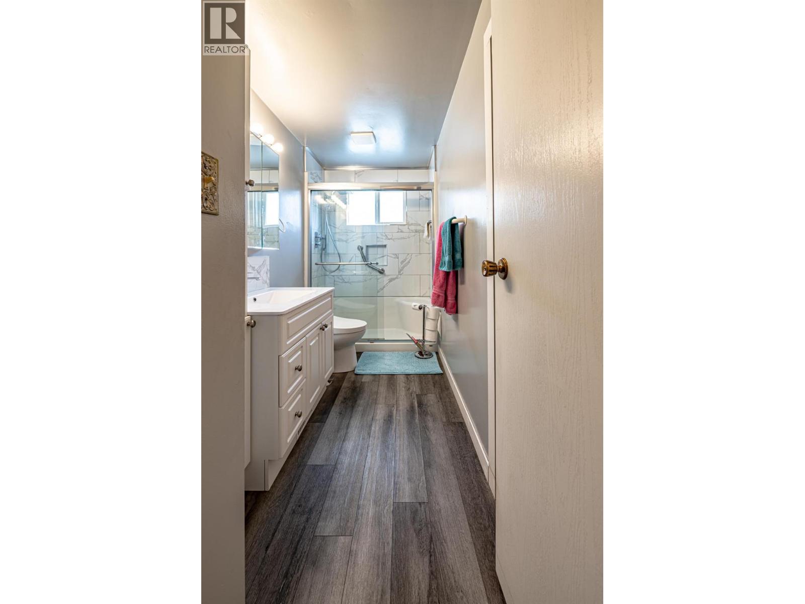 1002 Ninth Street, Salmo