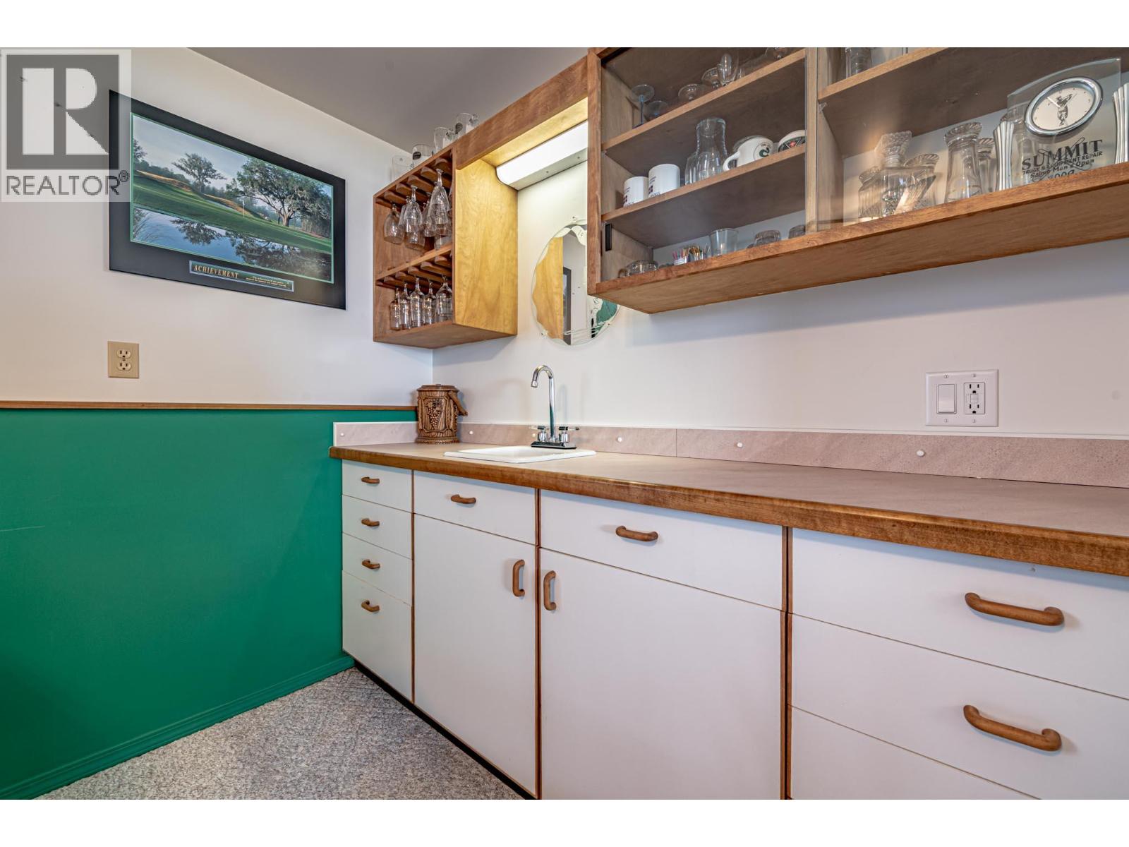 1002 Ninth Street, Salmo