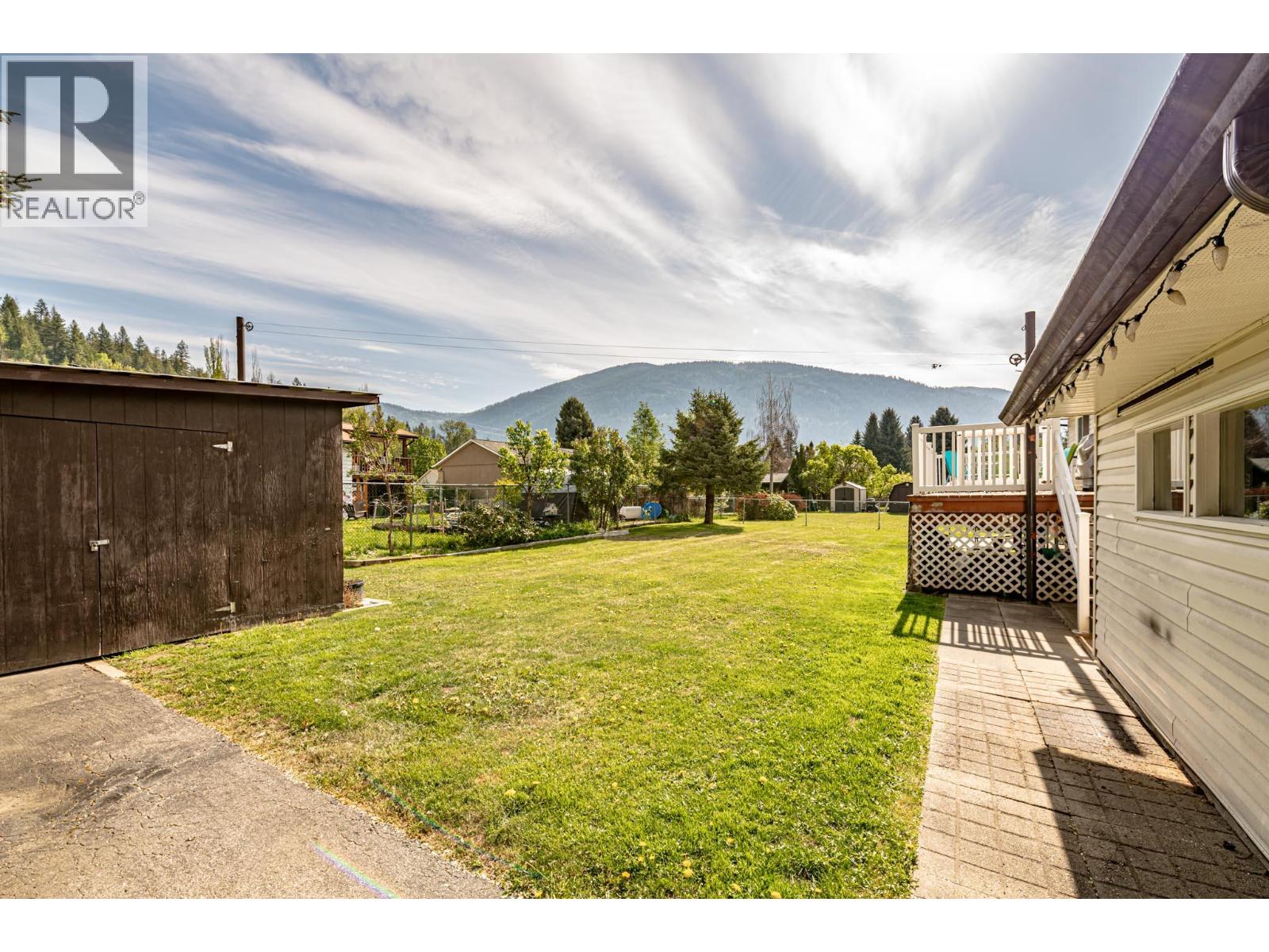 1002 Ninth Street, Salmo