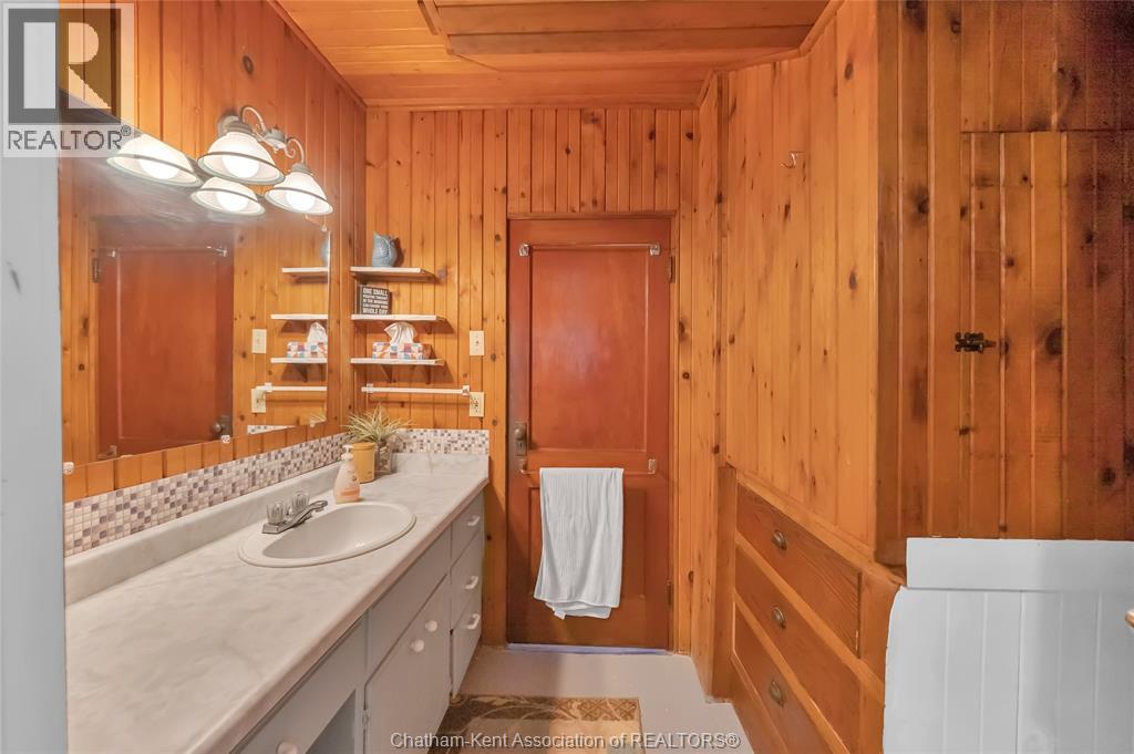 17498 Lakeshore ROAD - 18