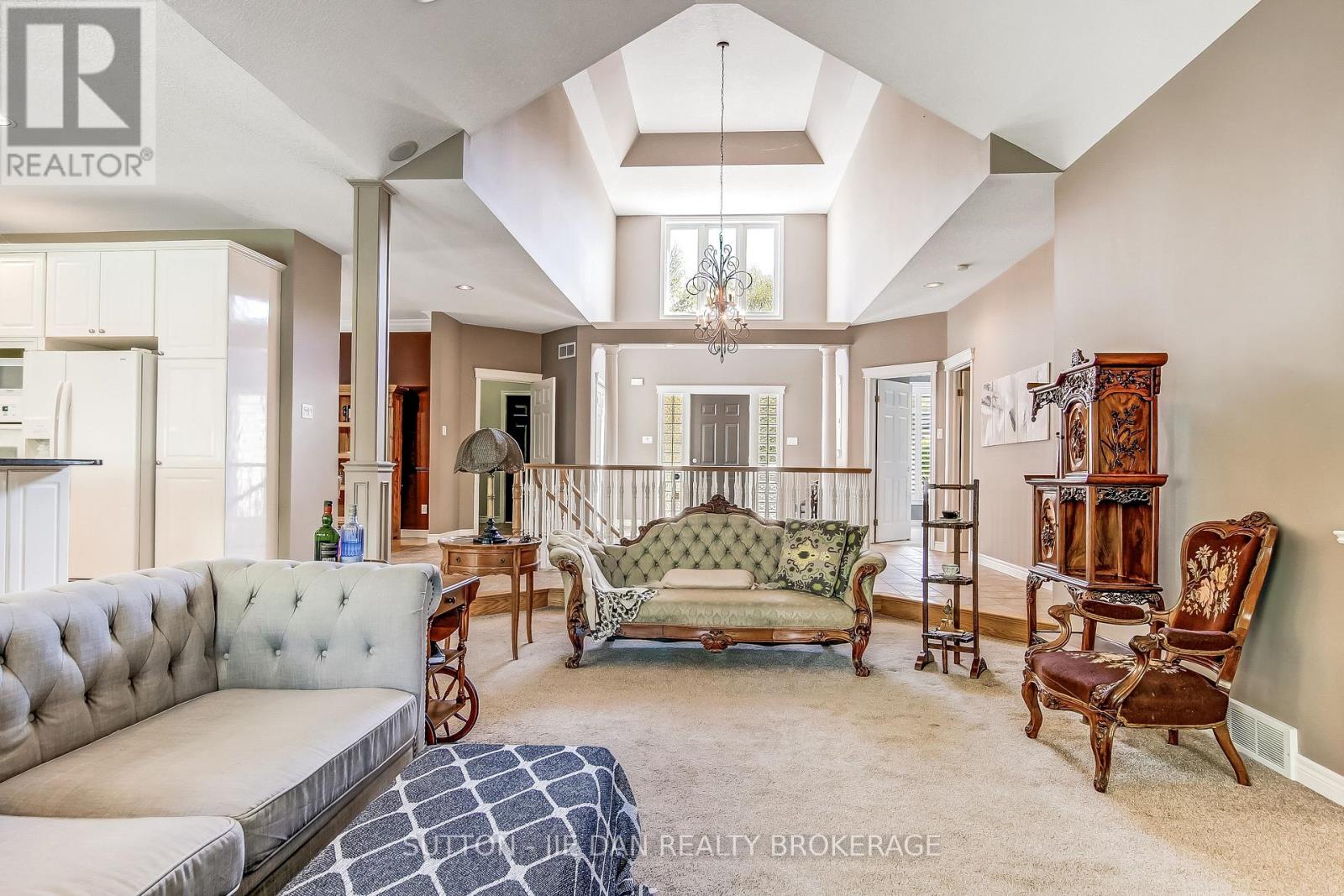 631 WHITEHAVEN CRESCENT - 2