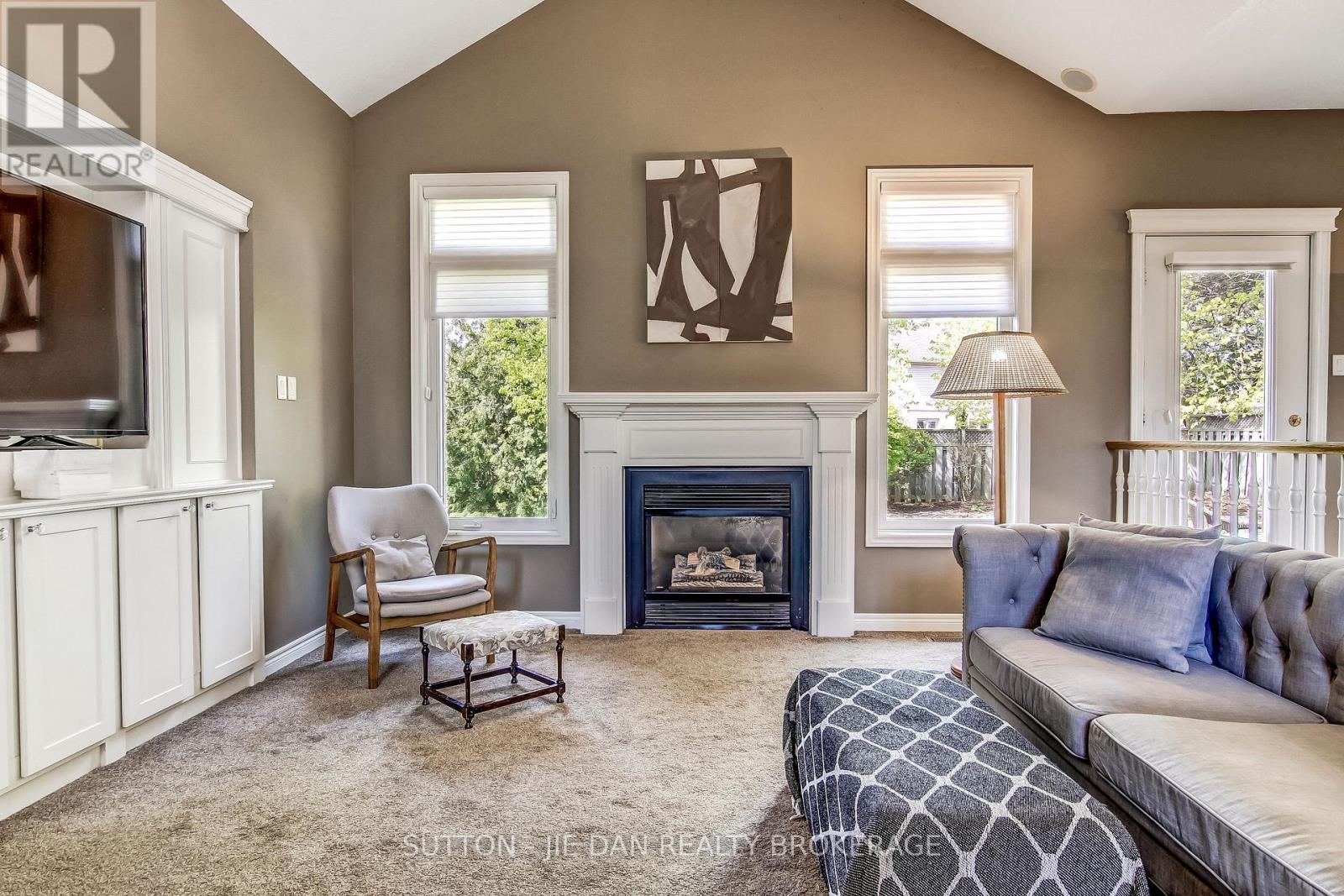631 WHITEHAVEN CRESCENT - 3