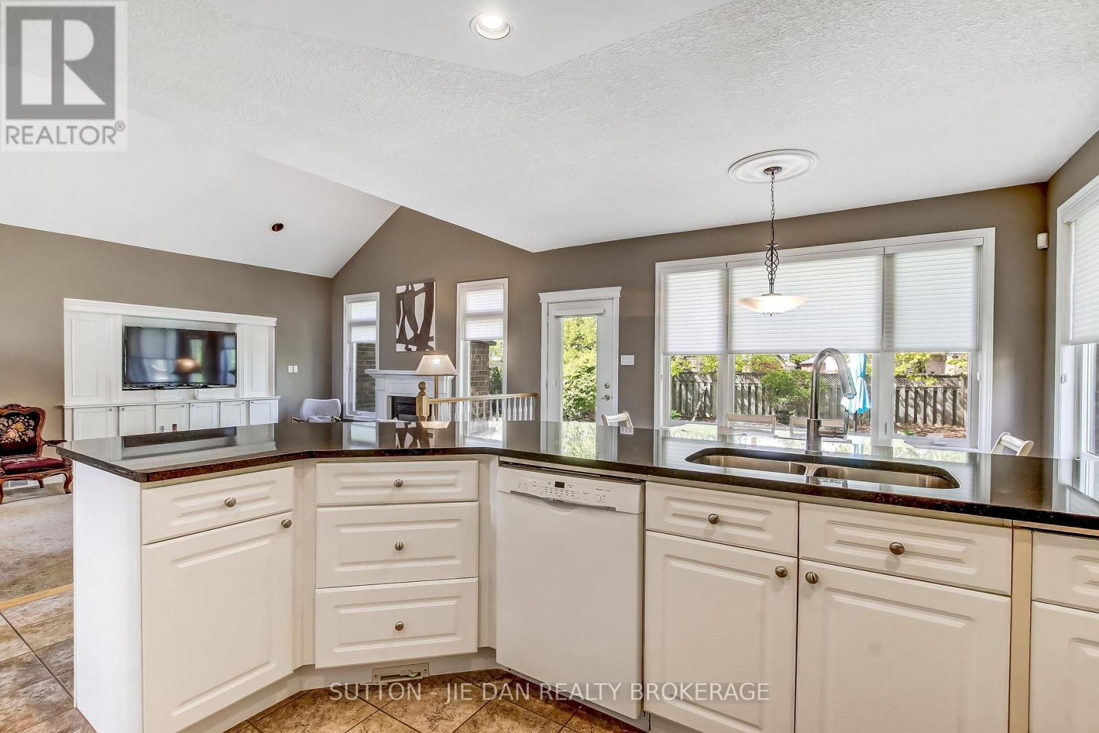 631 WHITEHAVEN CRESCENT - 9