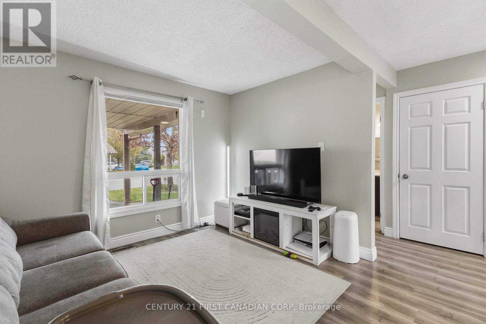 #6 720 DEVERON CRESCENT - Image 10