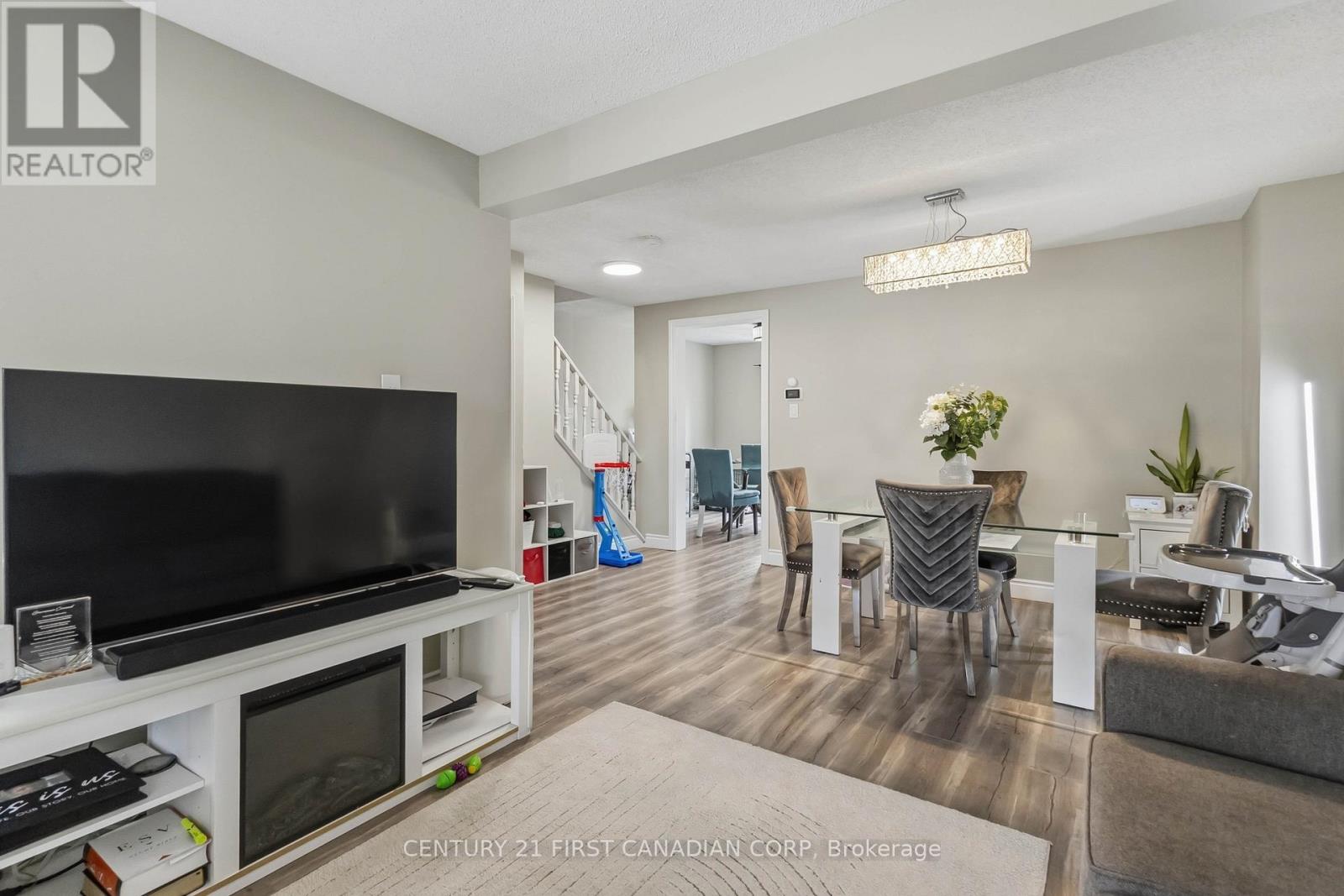 #6 720 DEVERON CRESCENT - Image 11