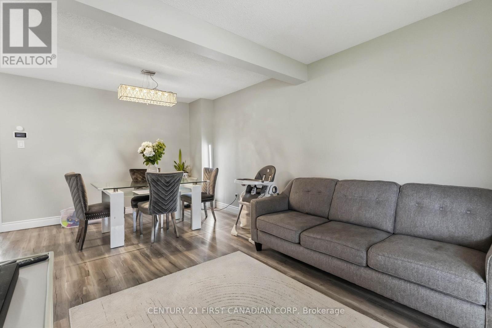 #6 720 DEVERON CRESCENT - Image 12