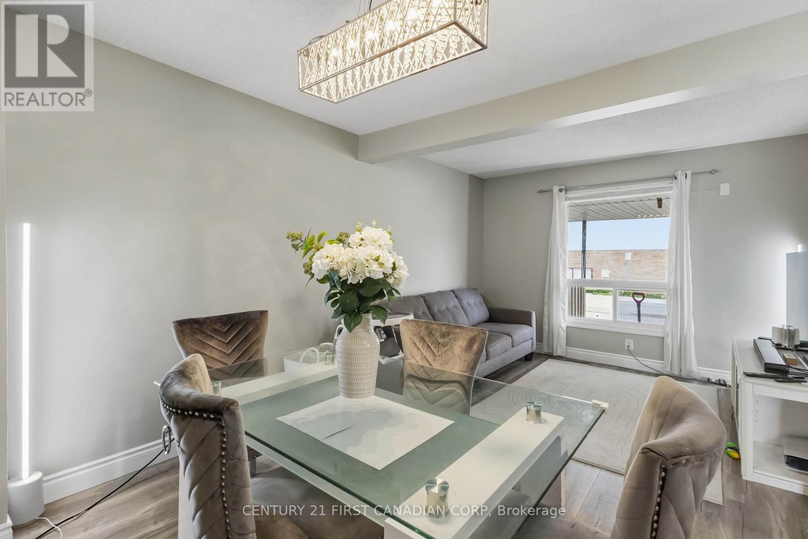 #6 720 DEVERON CRESCENT - Image 14