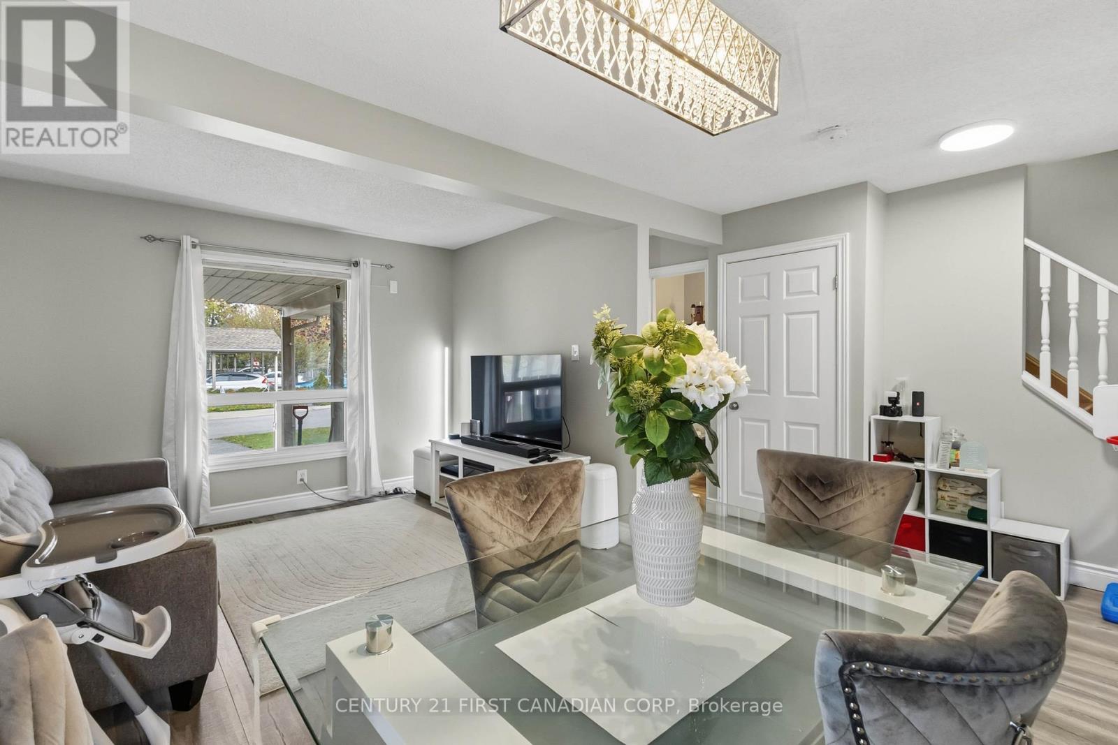#6 720 DEVERON CRESCENT - Image 17