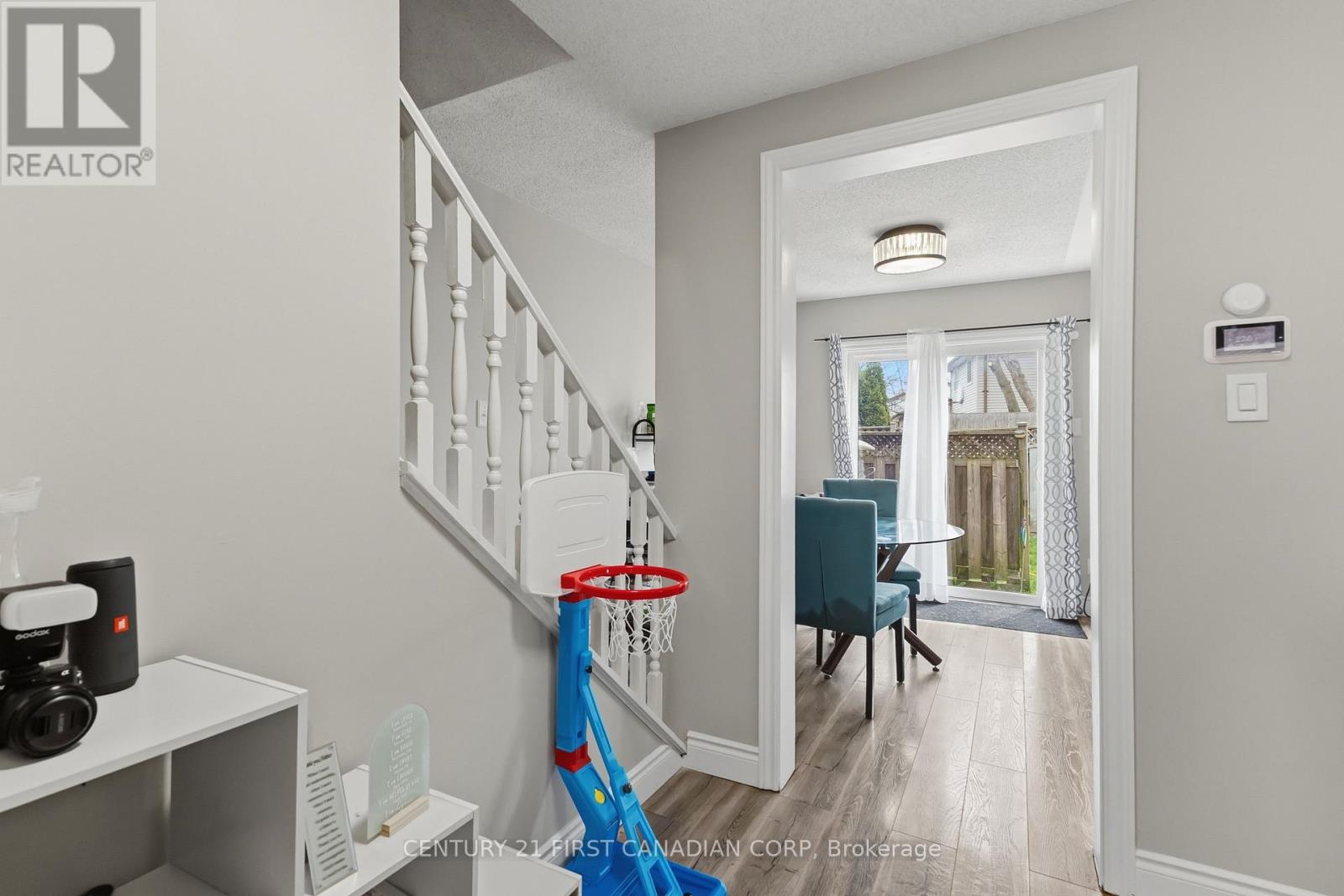#6 720 DEVERON CRESCENT - Image 18