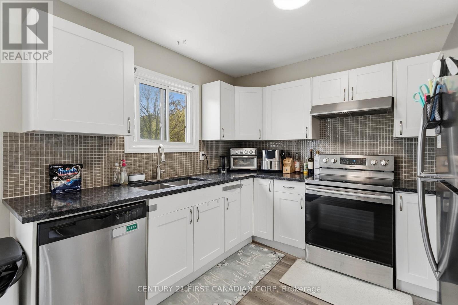 #6 720 DEVERON CRESCENT - Image 23