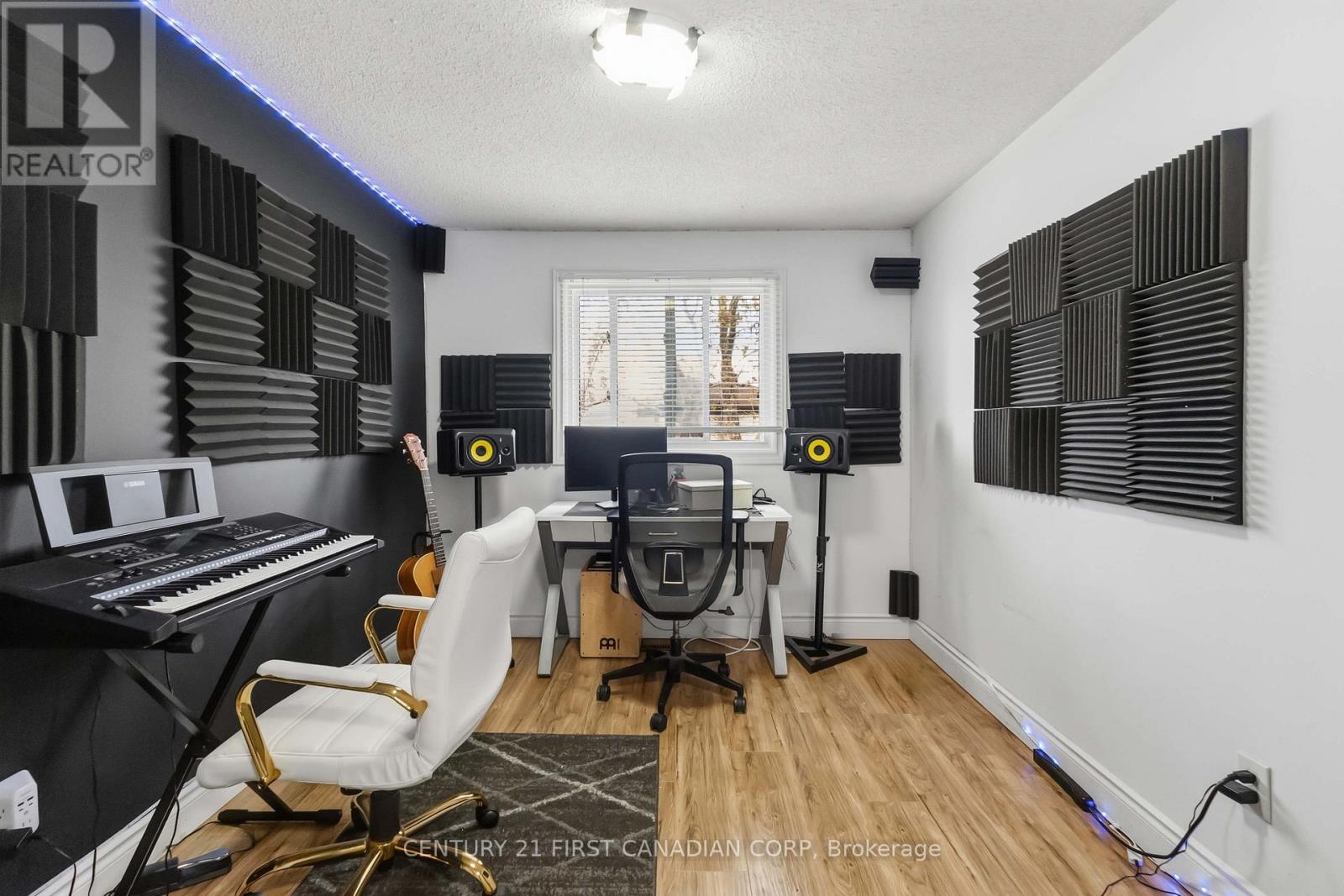#6 720 DEVERON CRESCENT - Image 28