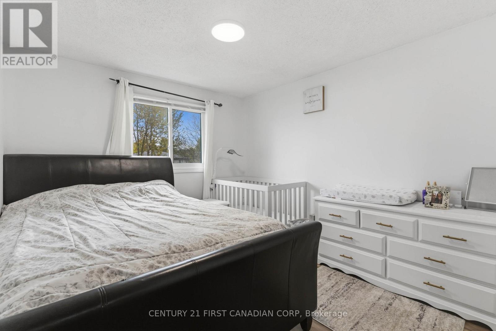 #6 720 DEVERON CRESCENT - Image 30