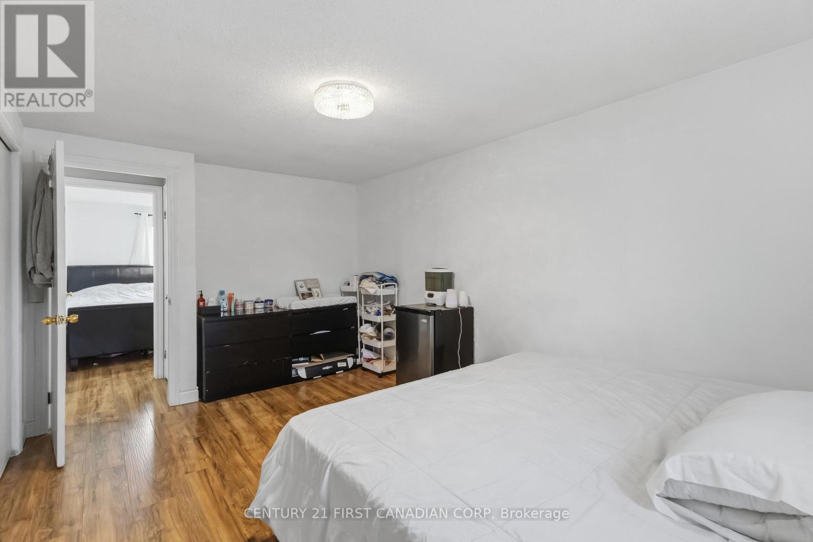 #6 720 DEVERON CRESCENT - Image 32