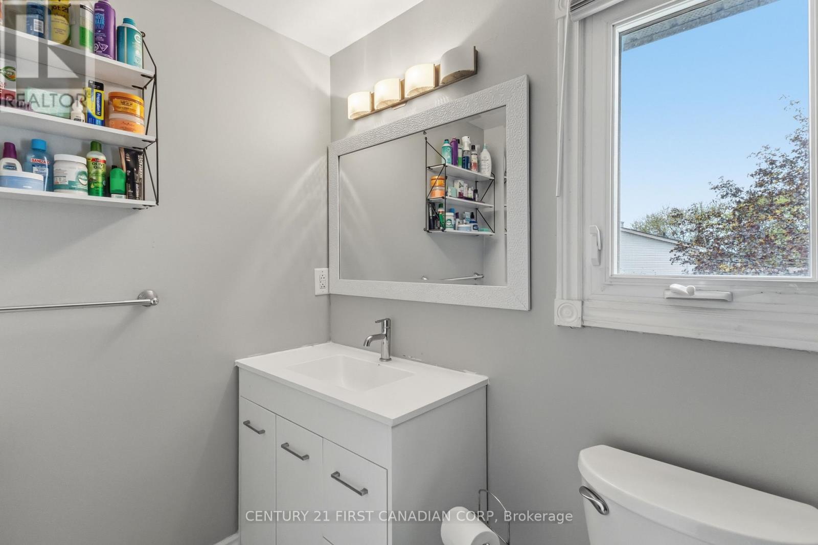 #6 720 DEVERON CRESCENT - Image 33