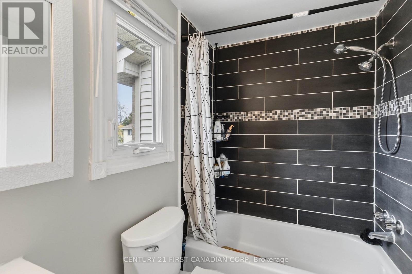 #6 720 DEVERON CRESCENT - Image 34