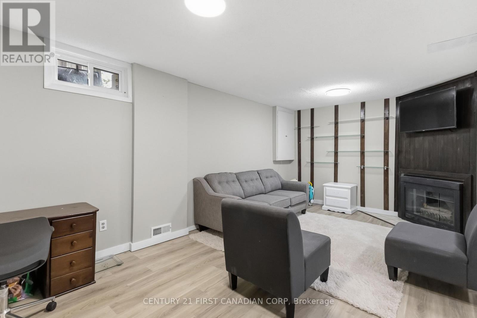 #6 720 DEVERON CRESCENT - Image 36