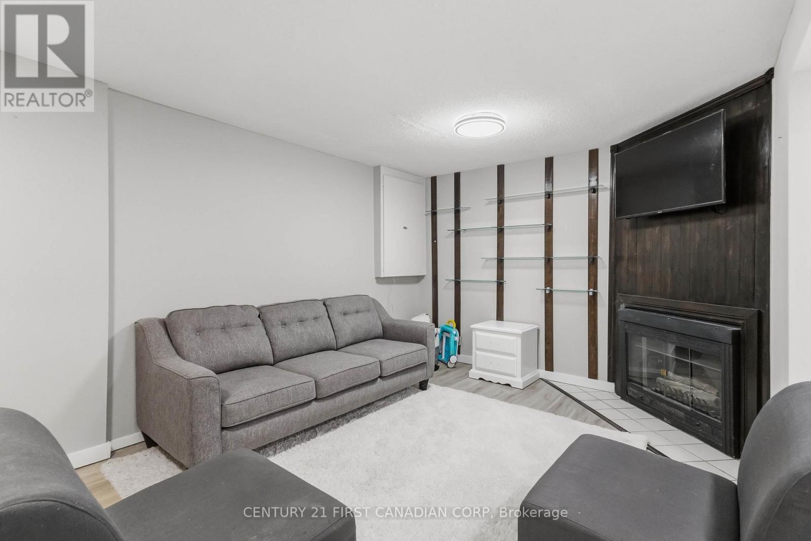 #6 720 DEVERON CRESCENT - Image 37