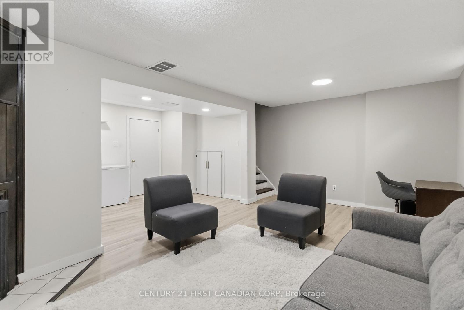 #6 720 DEVERON CRESCENT - Image 39